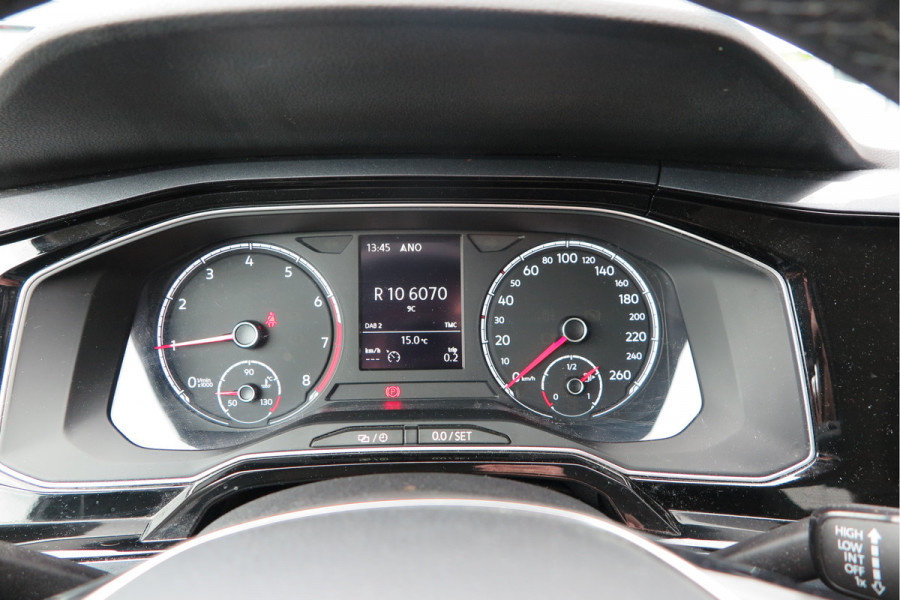 Volkswagen Polo 1.0 TSI 70kw 95pk Highline, Adaptive Cruise, PDC ,Navigatie , Stuurwiel multifuntioneel, Carplay, LMV 16", Sportstoelen,Buitenspiegels inklapbaar, etc. Complete historie bekend NL auto met NAP (recent onderhouden)