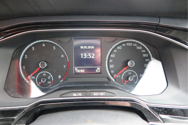 Volkswagen Polo 1.0 TSI 70kw 95pk Highline, Adaptive Cruise, PDC ,Navigatie , Stuurwiel multifuntioneel, Carplay, LMV 16", Sportstoelen,Buitenspiegels inklapbaar, etc. Complete historie bekend NL auto met NAP (recent onderhouden)