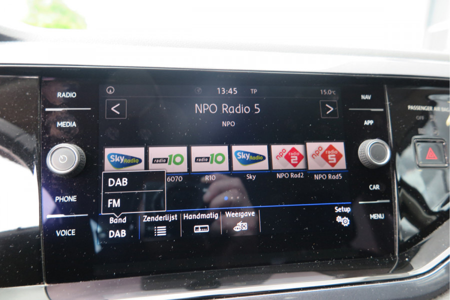 Volkswagen Polo 1.0 TSI 70kw 95pk Highline, Adaptive Cruise, PDC ,Navigatie , Stuurwiel multifuntioneel, Carplay, LMV 16", Sportstoelen,Buitenspiegels inklapbaar, etc. Complete historie bekend NL auto met NAP (recent onderhouden)