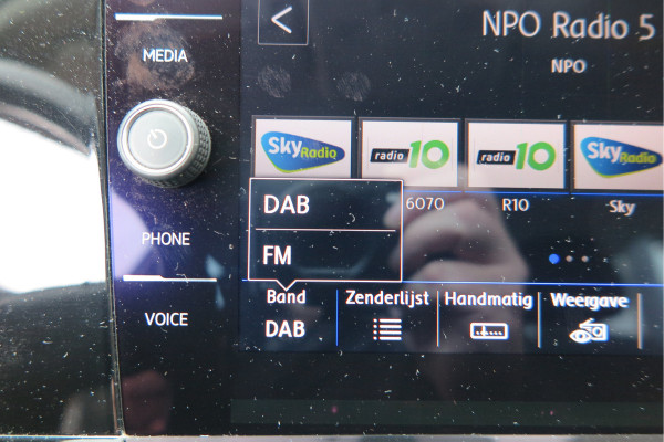 Volkswagen Polo 1.0 TSI 70kw 95pk Highline, Adaptive Cruise, PDC ,Navigatie , Stuurwiel multifuntioneel, Carplay, LMV 16", Sportstoelen,Buitenspiegels inklapbaar, etc. Complete historie bekend NL auto met NAP (recent onderhouden)