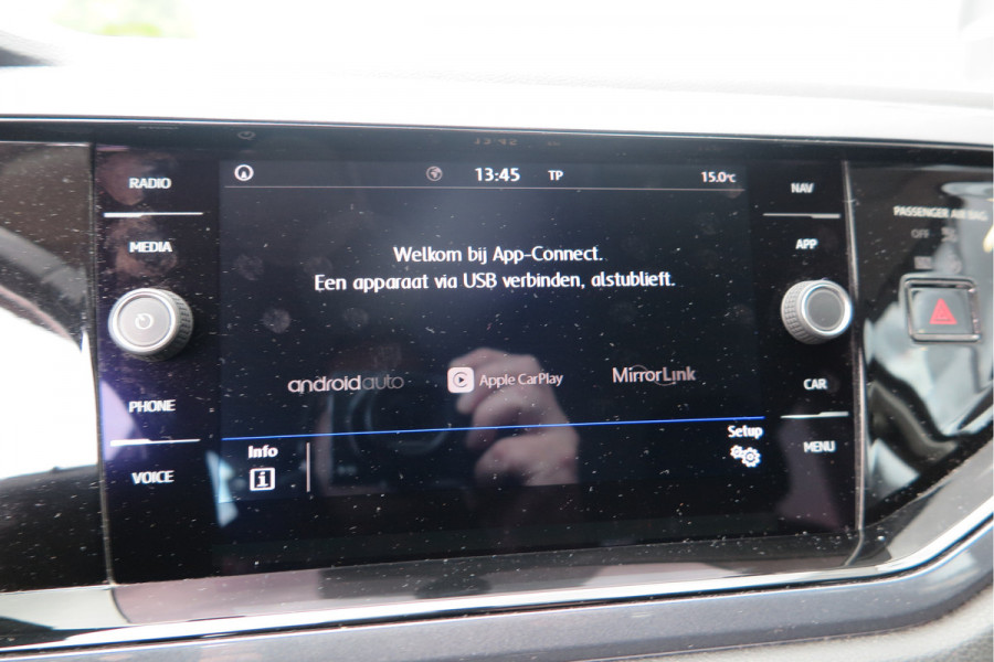 Volkswagen Polo 1.0 TSI 70kw 95pk Highline, Adaptive Cruise, PDC ,Navigatie , Stuurwiel multifuntioneel, Carplay, LMV 16", Sportstoelen,Buitenspiegels inklapbaar, etc. Complete historie bekend NL auto met NAP (recent onderhouden)