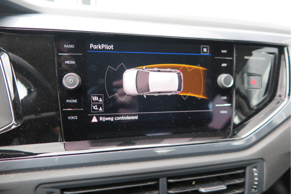 Volkswagen Polo 1.0 TSI 70kw 95pk Highline, Adaptive Cruise, PDC ,Navigatie , Stuurwiel multifuntioneel, Carplay, LMV 16", Sportstoelen,Buitenspiegels inklapbaar, etc. Complete historie bekend NL auto met NAP (recent onderhouden)