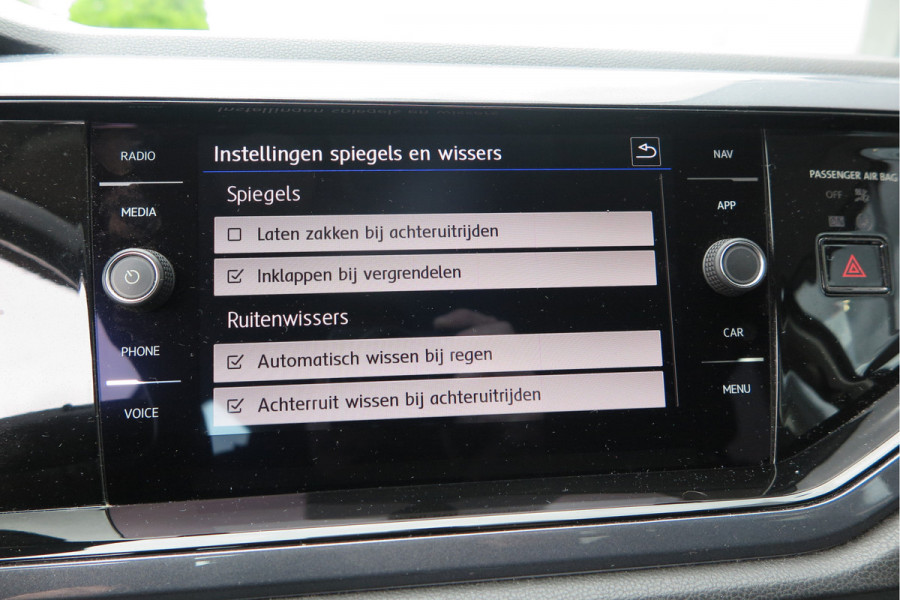 Volkswagen Polo 1.0 TSI 70kw 95pk Highline, Adaptive Cruise, PDC ,Navigatie , Stuurwiel multifuntioneel, Carplay, LMV 16", Sportstoelen,Buitenspiegels inklapbaar, etc. Complete historie bekend NL auto met NAP (recent onderhouden)