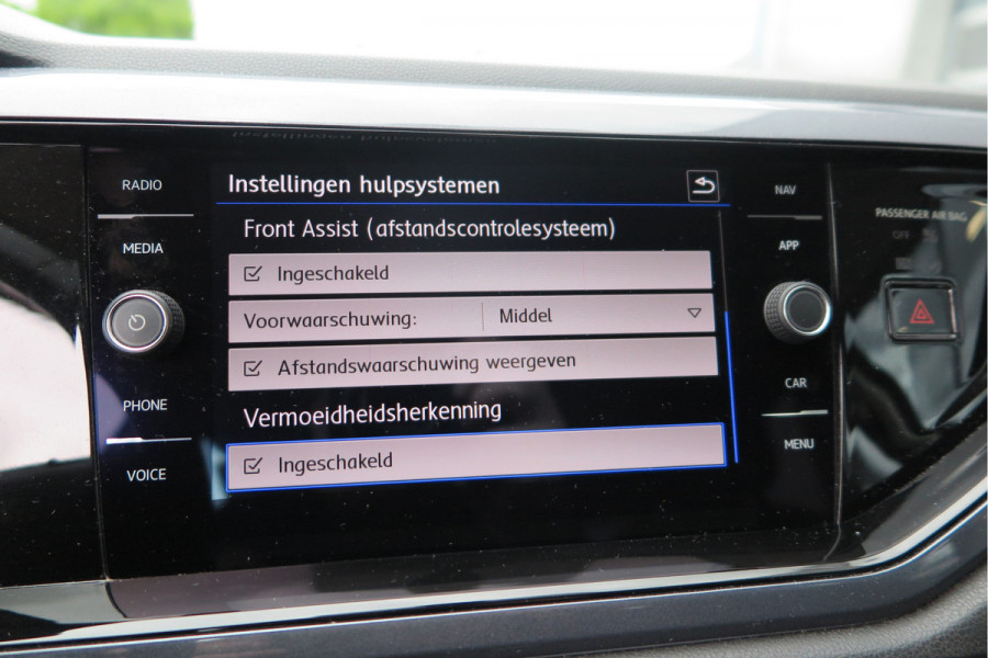 Volkswagen Polo 1.0 TSI 70kw 95pk Highline, Adaptive Cruise, PDC ,Navigatie , Stuurwiel multifuntioneel, Carplay, LMV 16", Sportstoelen,Buitenspiegels inklapbaar, etc. Complete historie bekend NL auto met NAP (recent onderhouden)