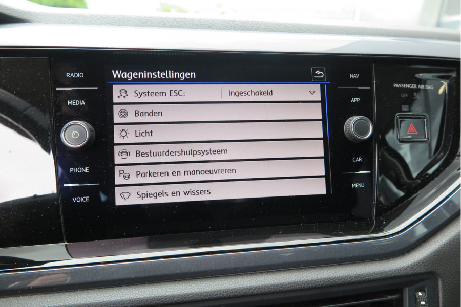Volkswagen Polo 1.0 TSI 70kw 95pk Highline, Adaptive Cruise, PDC ,Navigatie , Stuurwiel multifuntioneel, Carplay, LMV 16", Sportstoelen,Buitenspiegels inklapbaar, etc. Complete historie bekend NL auto met NAP (recent onderhouden)