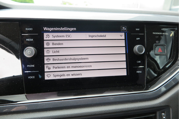 Volkswagen Polo 1.0 TSI 70kw 95pk Highline, Adaptive Cruise, PDC ,Navigatie , Stuurwiel multifuntioneel, Carplay, LMV 16", Sportstoelen,Buitenspiegels inklapbaar, etc. Complete historie bekend NL auto met NAP (recent onderhouden)