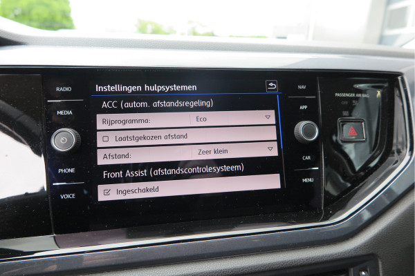 Volkswagen Polo 1.0 TSI 70kw 95pk Highline, Adaptive Cruise, PDC ,Navigatie , Stuurwiel multifuntioneel, Carplay, LMV 16", Sportstoelen,Buitenspiegels inklapbaar, etc. Complete historie bekend NL auto met NAP (recent onderhouden)
