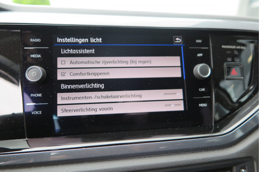 Volkswagen Polo 1.0 TSI 70kw 95pk Highline, Adaptive Cruise, PDC ,Navigatie , Stuurwiel multifuntioneel, Carplay, LMV 16", Sportstoelen,Buitenspiegels inklapbaar, etc. Complete historie bekend NL auto met NAP (recent onderhouden)