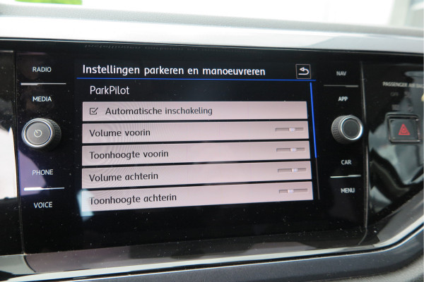 Volkswagen Polo 1.0 TSI 70kw 95pk Highline, Adaptive Cruise, PDC ,Navigatie , Stuurwiel multifuntioneel, Carplay, LMV 16", Sportstoelen,Buitenspiegels inklapbaar, etc. Complete historie bekend NL auto met NAP (recent onderhouden)