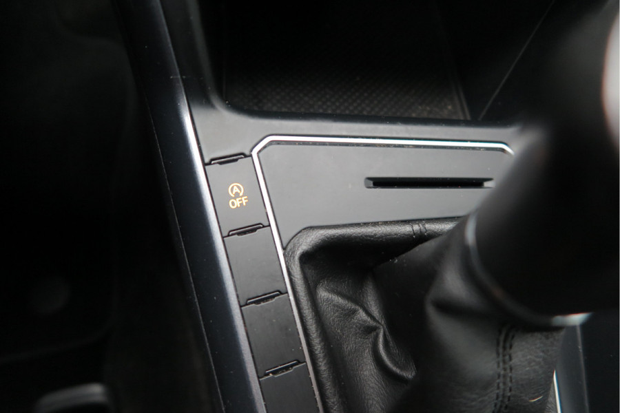Volkswagen Polo 1.0 TSI 70kw 95pk Highline, Adaptive Cruise, PDC ,Navigatie , Stuurwiel multifuntioneel, Carplay, LMV 16", Sportstoelen,Buitenspiegels inklapbaar, etc. Complete historie bekend NL auto met NAP (recent onderhouden)
