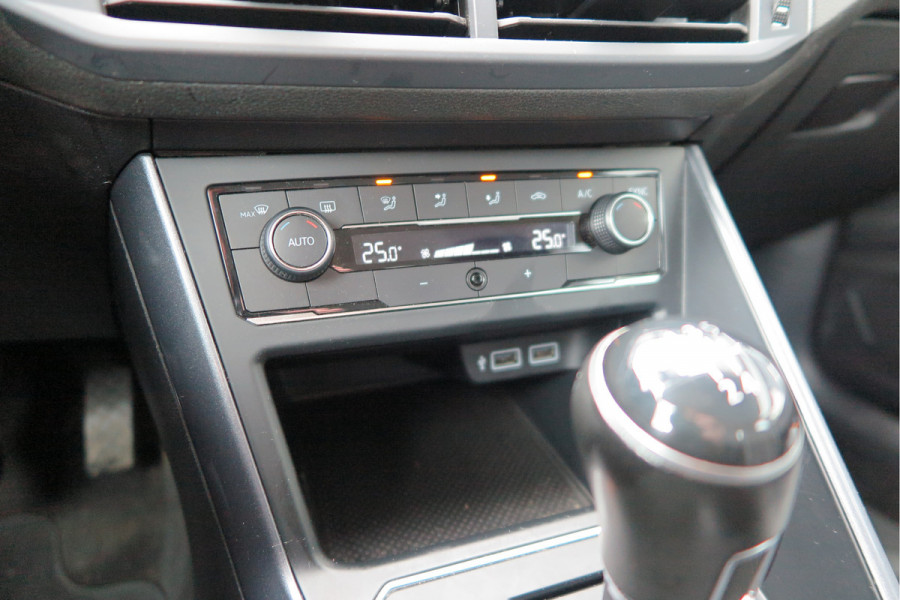 Volkswagen Polo 1.0 TSI 70kw 95pk Highline, Adaptive Cruise, PDC ,Navigatie , Stuurwiel multifuntioneel, Carplay, LMV 16", Sportstoelen,Buitenspiegels inklapbaar, etc. Complete historie bekend NL auto met NAP (recent onderhouden)