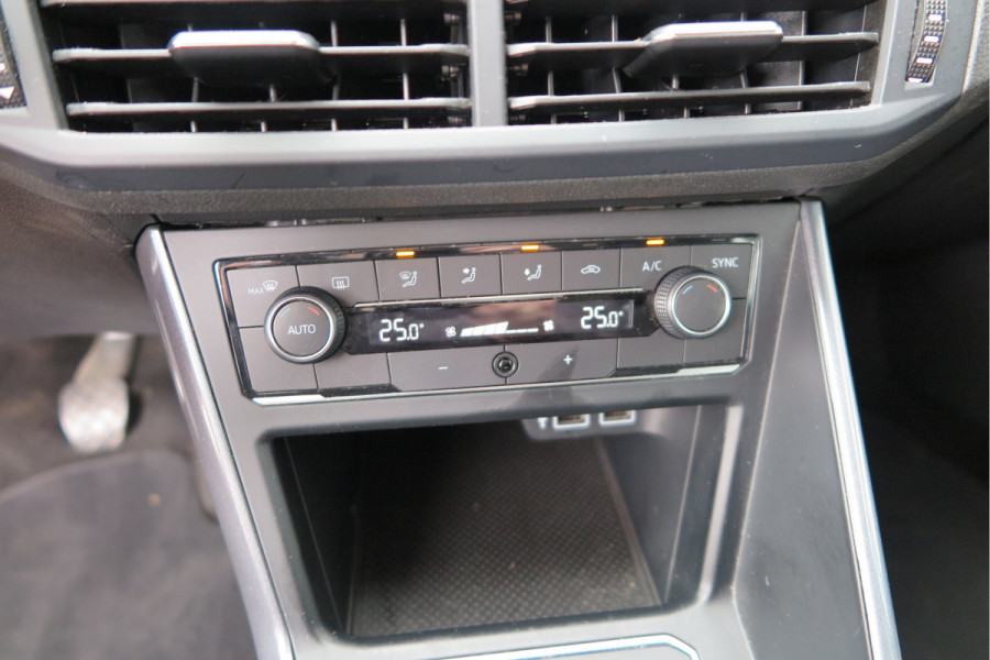 Volkswagen Polo 1.0 TSI 70kw 95pk Highline, Adaptive Cruise, PDC ,Navigatie , Stuurwiel multifuntioneel, Carplay, LMV 16", Sportstoelen,Buitenspiegels inklapbaar, etc. Complete historie bekend NL auto met NAP (recent onderhouden)