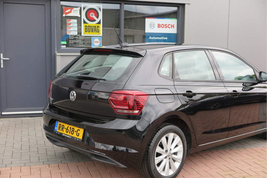 Volkswagen Polo 1.0 TSI 70kw 95pk Highline, Adaptive Cruise, PDC ,Navigatie , Stuurwiel multifuntioneel, Carplay, LMV 16", Sportstoelen,Buitenspiegels inklapbaar, etc. Complete historie bekend NL auto met NAP (recent onderhouden)
