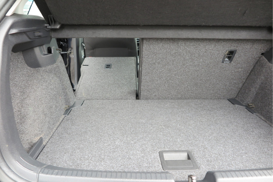 Volkswagen Polo 1.0 TSI 70kw 95pk Highline, Adaptive Cruise, PDC ,Navigatie , Stuurwiel multifuntioneel, Carplay, LMV 16", Sportstoelen,Buitenspiegels inklapbaar, etc. Complete historie bekend NL auto met NAP (recent onderhouden)
