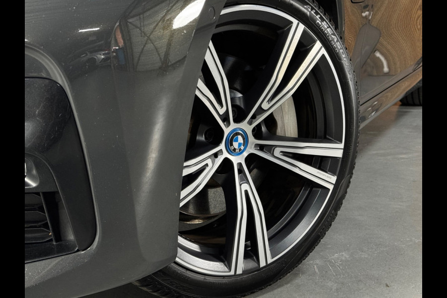 BMW 3 Serie Touring 330e M-sport PANO|AMBIENT|19 INCH|LASER|SHADOW|M-AERODYNAMICA