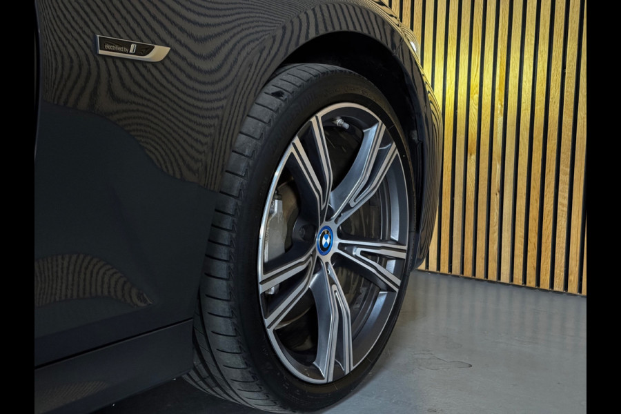 BMW 3 Serie Touring 330e M-sport PANO|AMBIENT|19 INCH|LASER|SHADOW|M-AERODYNAMICA