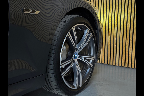BMW 3 Serie Touring 330e M-sport PANO|AMBIENT|19 INCH|LASER|SHADOW|M-AERODYNAMICA