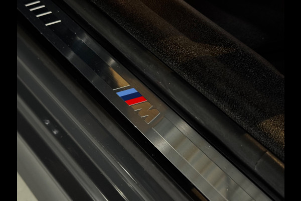 BMW 3 Serie Touring 330e M-sport PANO|AMBIENT|19 INCH|LASER|SHADOW|M-AERODYNAMICA