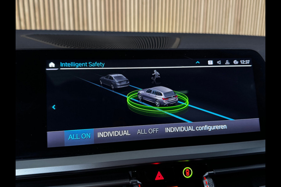 BMW 3 Serie Touring 330e M-sport PANO|AMBIENT|19 INCH|LASER|SHADOW|M-AERODYNAMICA