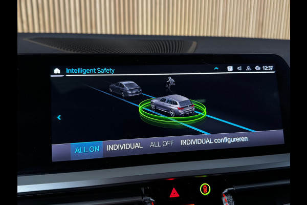 BMW 3 Serie Touring 330e M-sport PANO|AMBIENT|19 INCH|LASER|SHADOW|M-AERODYNAMICA