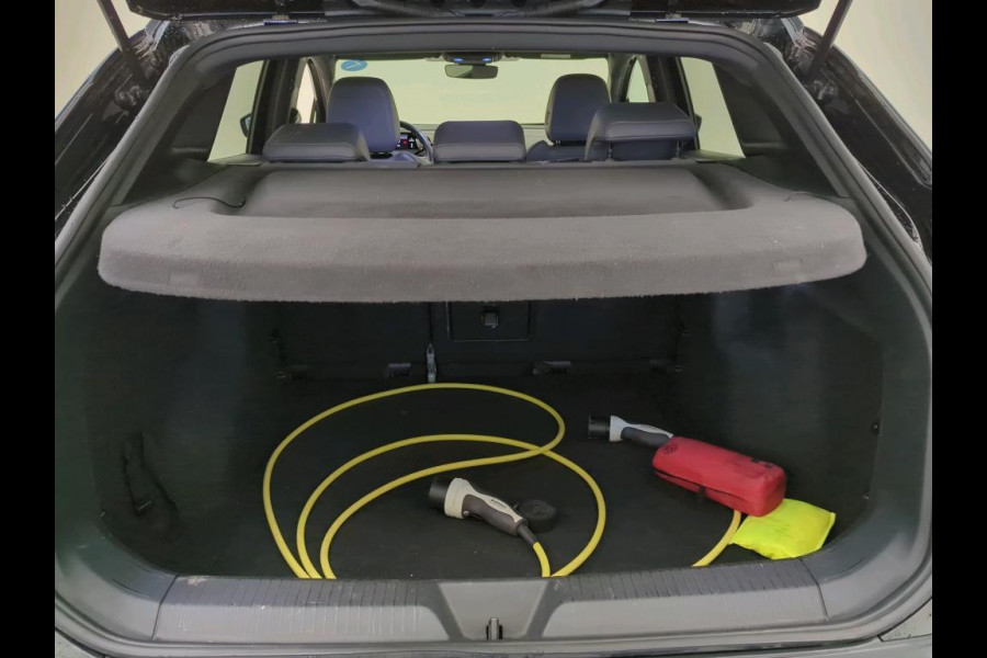 Volkswagen ID.4 First 77 kWh 204 PK | Navigatie | Parkeercamera | 20" LM velgen