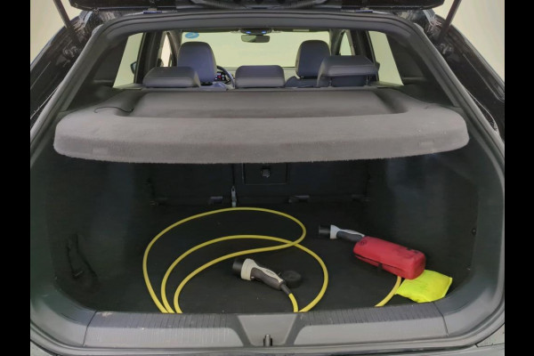 Volkswagen ID.4 First 77 kWh 204 PK | Navigatie | Parkeercamera | 20" LM velgen