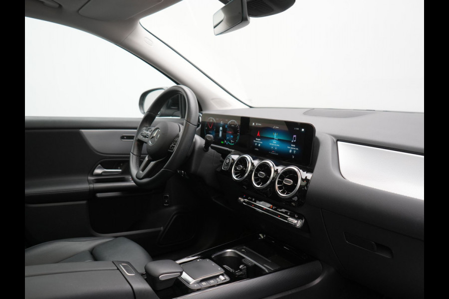 Mercedes-Benz GLA 250 e Style PHEV 218pk Dealer O.H. | Trekhaak Af Fabriek | Panodak | Lederen Sportstoelen Verwarmd | Multi Beam LED |  Apple Carplay | Widescreen Navi | Cruise Control | DAB | Plug In Hybrid |