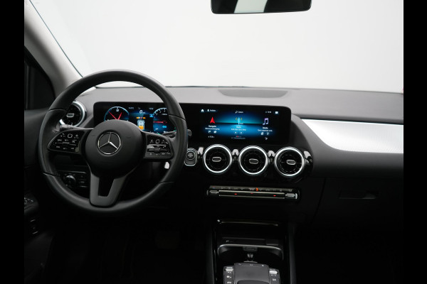 Mercedes-Benz GLA 250 e Style PHEV 218pk Dealer O.H. | Trekhaak Af Fabriek | Panodak | Lederen Sportstoelen Verwarmd | Multi Beam LED |  Apple Carplay | Widescreen Navi | Cruise Control | DAB | Plug In Hybrid |