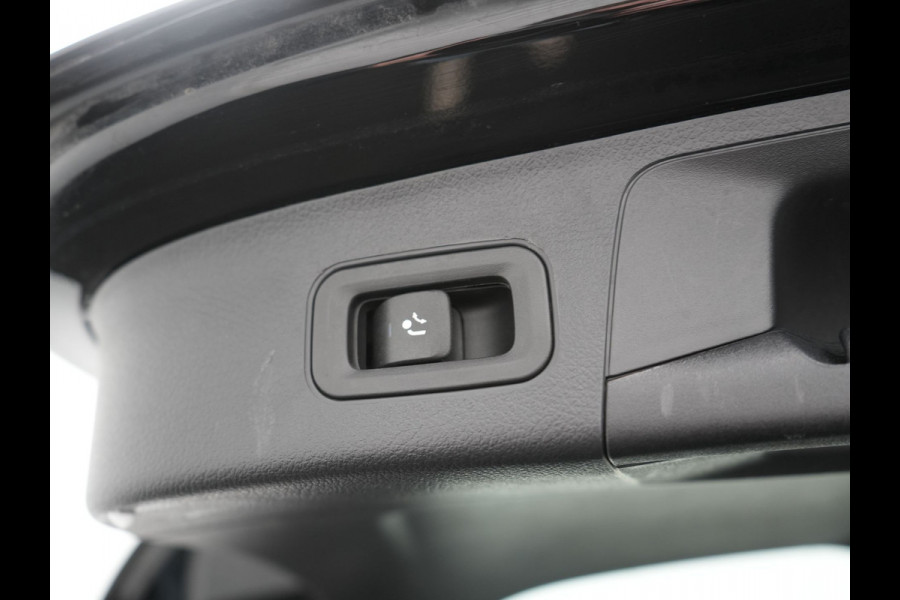 Mercedes-Benz GLA 250 e Style PHEV 218pk Dealer O.H. | Trekhaak Af Fabriek | Panodak | Lederen Sportstoelen Verwarmd | Multi Beam LED |  Apple Carplay | Widescreen Navi | Cruise Control | DAB | Plug In Hybrid |
