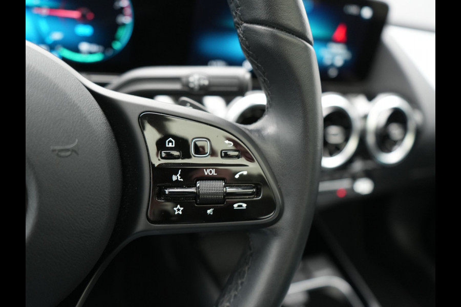 Mercedes-Benz GLA 250 e Style PHEV 218pk Dealer O.H. | Trekhaak Af Fabriek | Panodak | Lederen Sportstoelen Verwarmd | Multi Beam LED |  Apple Carplay | Widescreen Navi | Cruise Control | DAB | Plug In Hybrid |