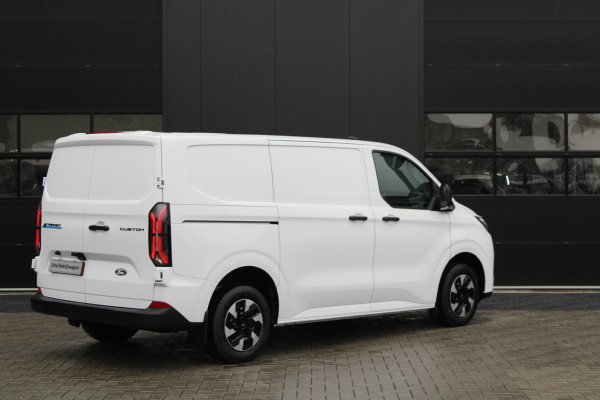 Ford E-Transit Custom 320 L1H1 Limited 71 kWh 218pk - 2x Schuifdeur - Trekhaak - Camera - Carplay - Rijklaar