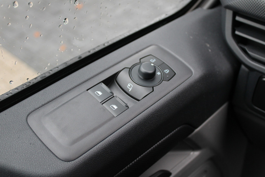 Ford E-Transit Custom 320 L1H1 Limited 71 kWh 218pk - 2x Schuifdeur - Trekhaak - Camera - Carplay - Rijklaar