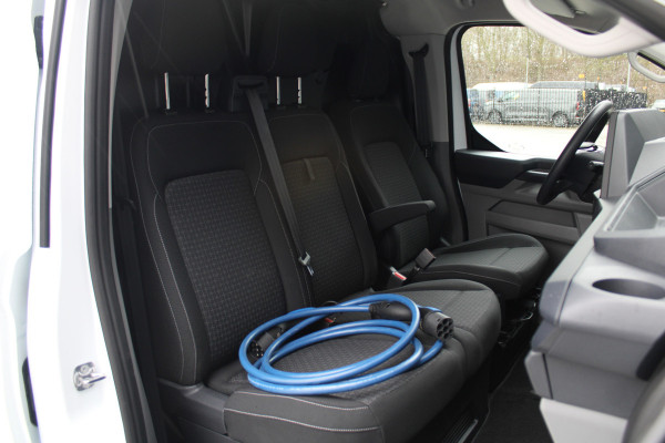 Ford E-Transit Custom 320 L1H1 Limited 71 kWh 218pk - 2x Schuifdeur - Trekhaak - Camera - Carplay - Rijklaar
