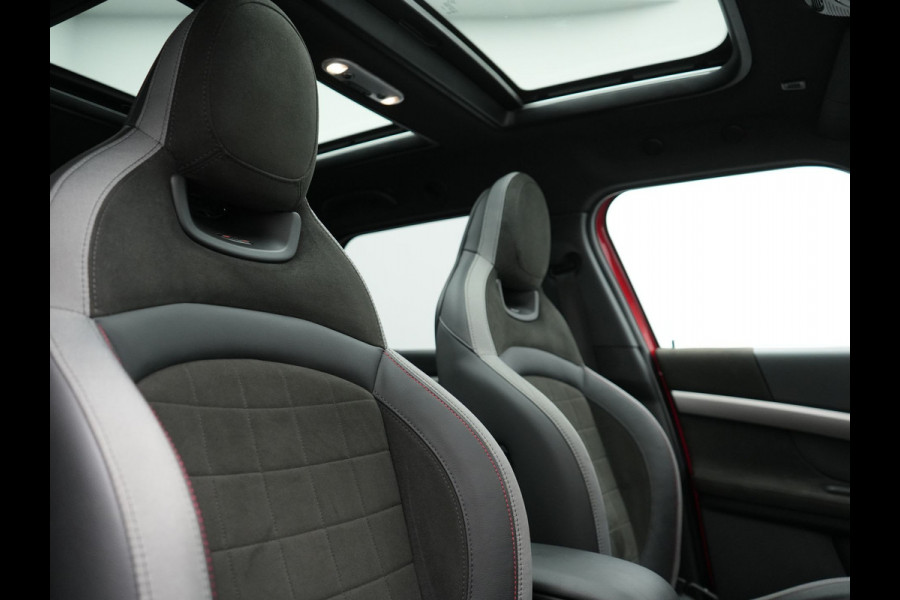 MINI Countryman Cooper S E ALL4 FACELIFT JCW PHEV 220pk Dealer O.H | Panodak | JCW Alcantara Sportstoelen Verwarmd | Head Up | Camera | Apple Carplay | Sfeerverlichting | Keyless | Virtual | Navigatie | DAB | Plug In Hybrid