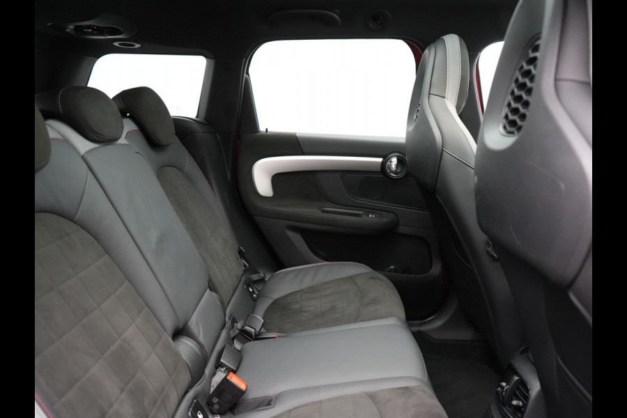 MINI Countryman Cooper S E ALL4 FACELIFT JCW PHEV 220pk Dealer O.H | Panodak | JCW Alcantara Sportstoelen Verwarmd | Head Up | Camera | Apple Carplay | Sfeerverlichting | Keyless | Virtual | Navigatie | DAB | Plug In Hybrid