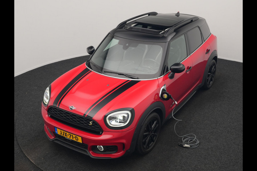MINI Countryman Cooper S E ALL4 FACELIFT JCW PHEV 220pk Dealer O.H | Panodak | JCW Alcantara Sportstoelen Verwarmd | Head Up | Camera | Apple Carplay | Sfeerverlichting | Keyless | Virtual | Navigatie | DAB | Plug In Hybrid