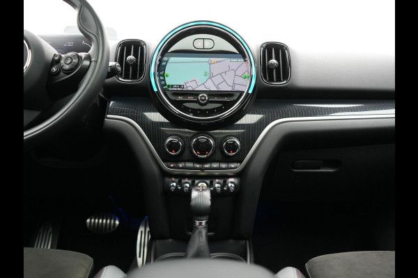 MINI Countryman Cooper S E ALL4 FACELIFT JCW PHEV 220pk Dealer O.H | Panodak | JCW Alcantara Sportstoelen Verwarmd | Head Up | Camera | Apple Carplay | Sfeerverlichting | Keyless | Virtual | Navigatie | DAB | Plug In Hybrid