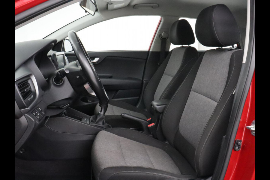 Kia Stonic 1.0 T-GDi DynamicLine | Carplay | Camera | Navigatie | Parkeerhulp | Cruise control | Airco | Bluetooth | 17'' lichtmetalen velgen | DAB