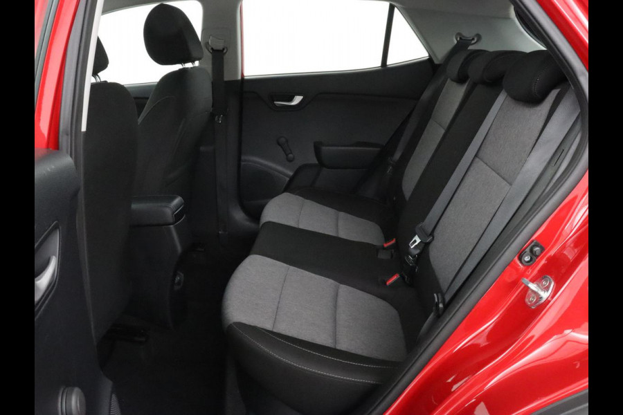 Kia Stonic 1.0 T-GDi DynamicLine | Carplay | Camera | Navigatie | Parkeerhulp | Cruise control | Airco | Bluetooth | 17'' lichtmetalen velgen | DAB