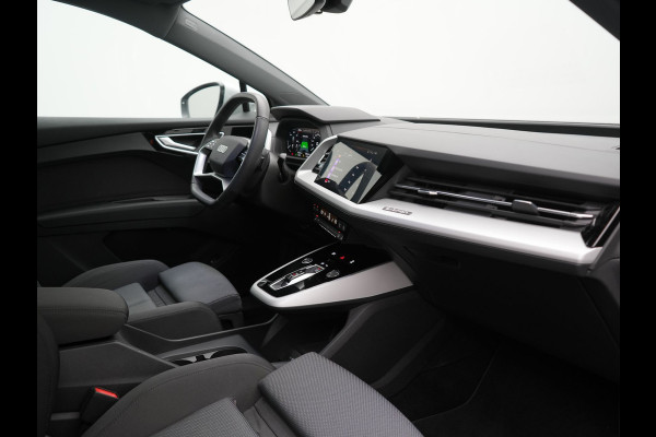 Audi Q4 e-tron 45 Quattro S edition 77 kWh 265pk Dealer O.H. | Panodak | Black Optic | 20"L.M. | Sportstoelen Verwarmd | Navigatie | Virtual Cockpit | Standkachel | DAB |