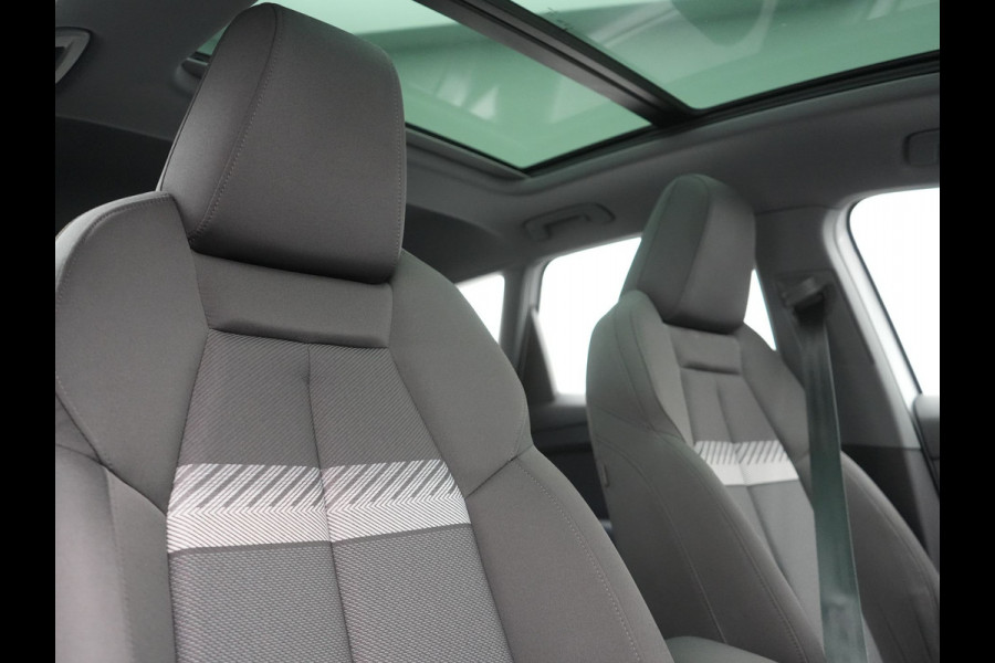 Audi Q4 e-tron 45 Quattro S edition 77 kWh 265pk Dealer O.H. | Panodak | Black Optic | 20"L.M. | Sportstoelen Verwarmd | Navigatie | Virtual Cockpit | Standkachel | DAB |