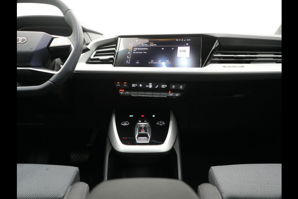 Audi Q4 e-tron 45 Quattro S edition 77 kWh 265pk Dealer O.H. | Panodak | Black Optic | 20"L.M. | Sportstoelen Verwarmd | Navigatie | Virtual Cockpit | Standkachel | DAB |