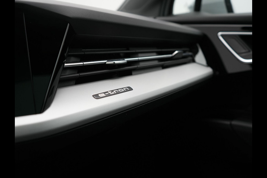 Audi Q4 e-tron 45 Quattro S edition 77 kWh 265pk Dealer O.H. | Panodak | Black Optic | 20"L.M. | Sportstoelen Verwarmd | Navigatie | Virtual Cockpit | Standkachel | DAB |