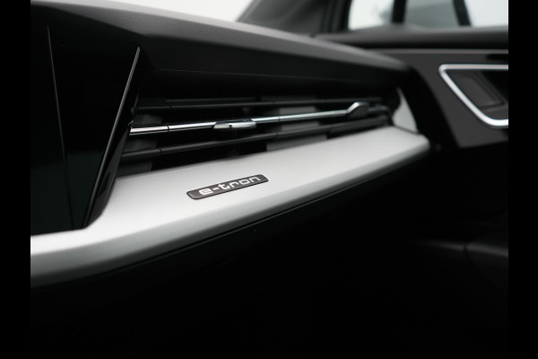 Audi Q4 e-tron 45 Quattro S edition 77 kWh 265pk Dealer O.H. | Panodak | Black Optic | 20"L.M. | Sportstoelen Verwarmd | Navigatie | Virtual Cockpit | Standkachel | DAB |