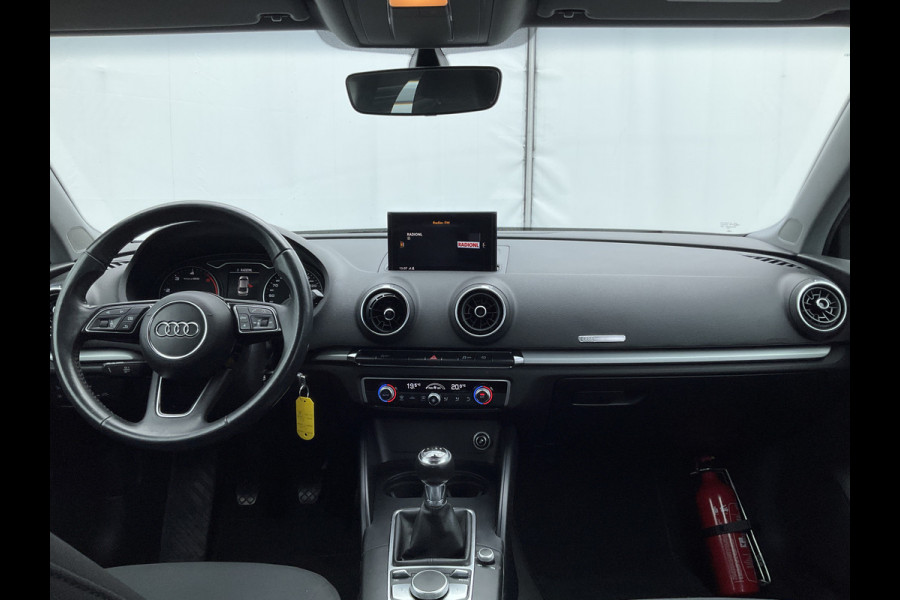 Audi A3 Limousine 30 1.6 TDI Pro Line Navi BT Trekhaak Onderhouden!