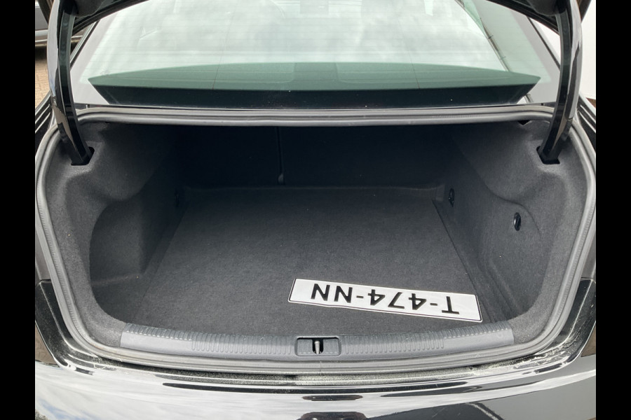 Audi A3 Limousine 30 1.6 TDI Pro Line Navi BT Trekhaak Onderhouden!