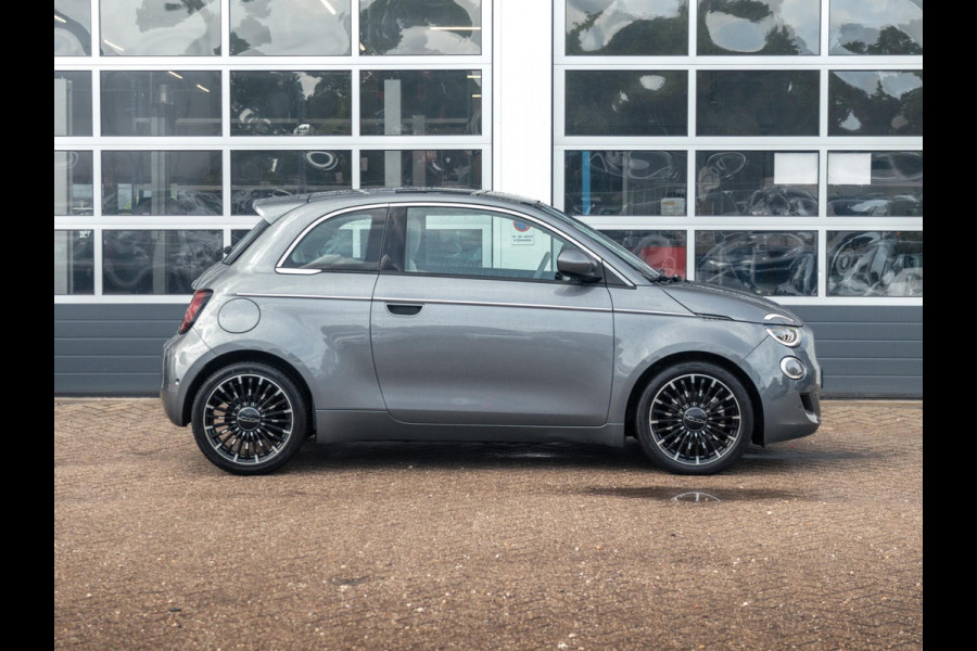 Fiat 500E La Prima 42 kWh | Clima | Leder | 17" | Winter Pack | Apple Carplay | BSM |