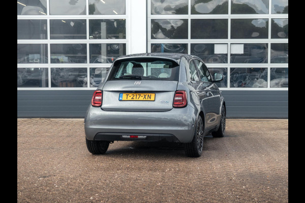 Fiat 500E La Prima 42 kWh | Clima | Leder | 17" | Winter Pack | Apple Carplay | BSM |