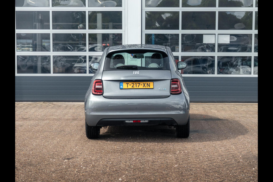Fiat 500E La Prima 42 kWh | Clima | Leder | 17" | Winter Pack | Apple Carplay | BSM |