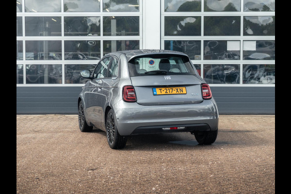 Fiat 500E La Prima 42 kWh | Clima | Leder | 17" | Winter Pack | Apple Carplay | BSM |